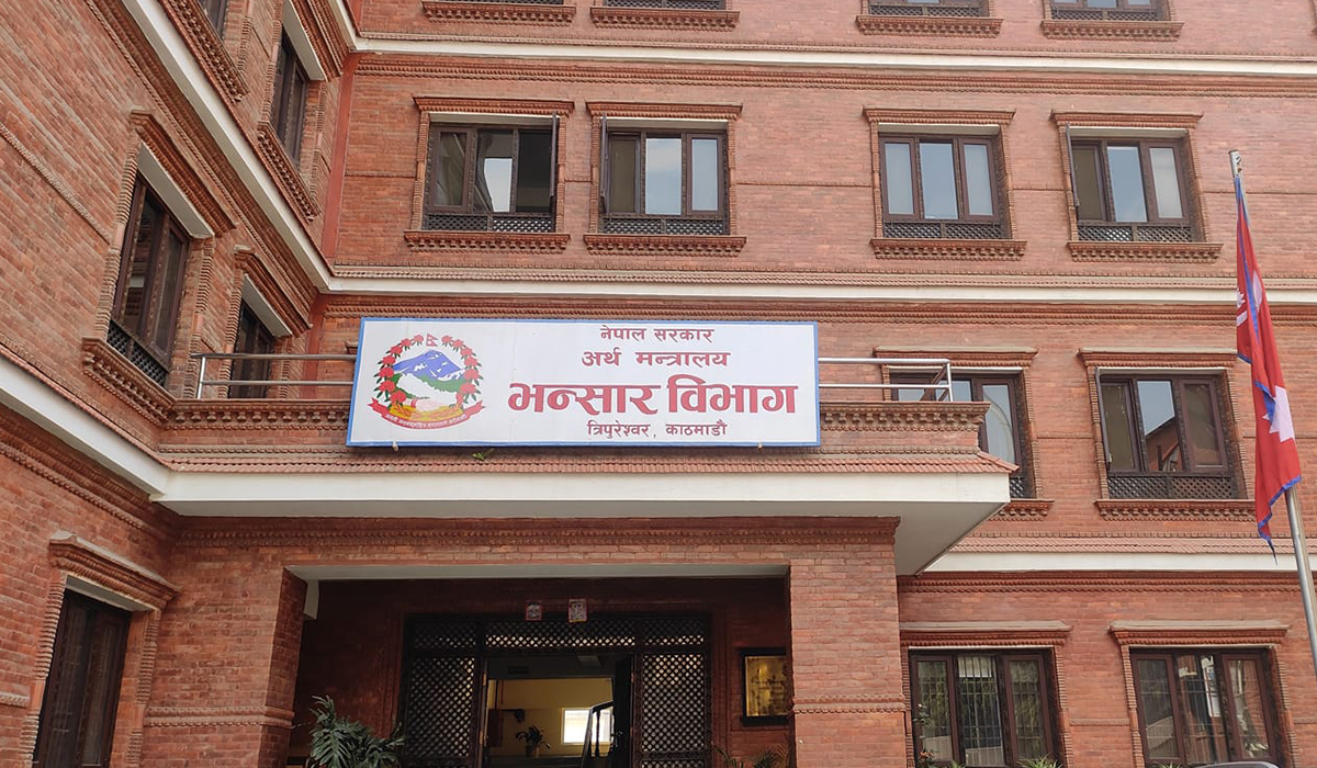 वैदेशिक व्यापार घाटा १४ खर्ब ४० अर्ब, डेढ खर्बको मात्रै निर्यात